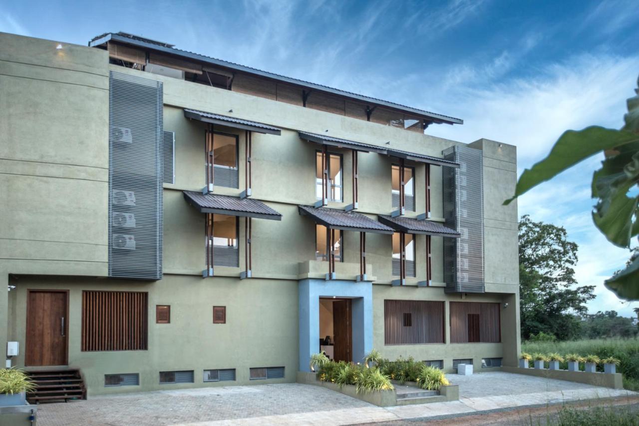 Hotel Earls Rajarata Anuradhapura Esterno foto